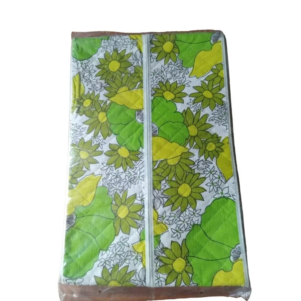 Vintage Universal Quilted Print Top and Front Garment Bag Plastic Sides No 2515